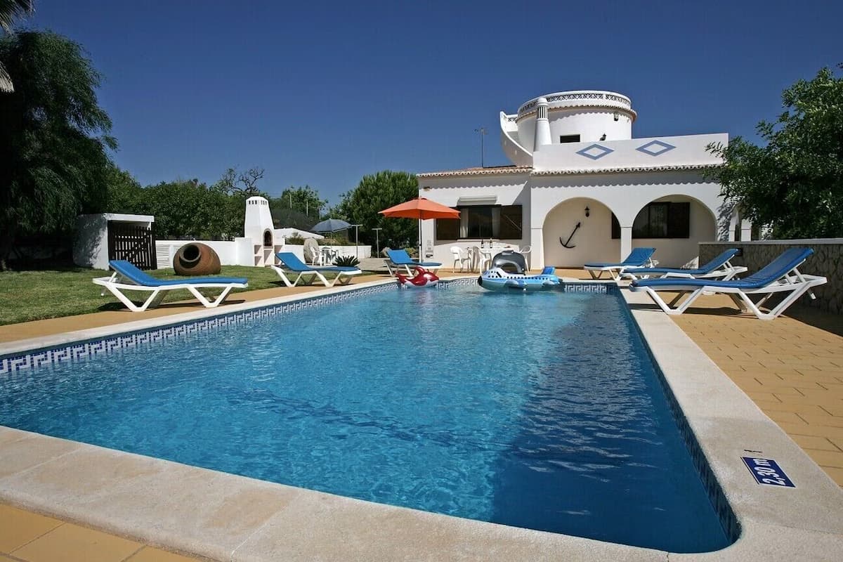 Spacious villa salt water swimming pool relaxing holidays Algarve Lagos