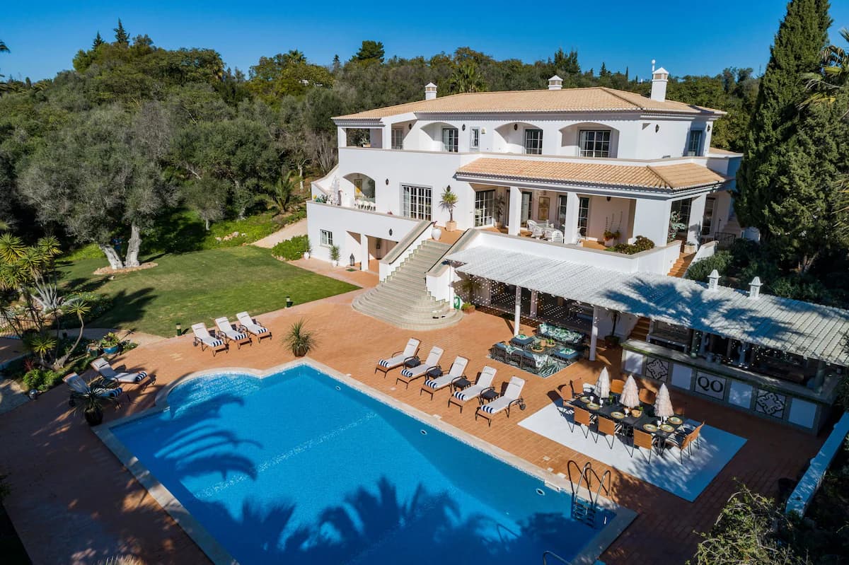 Luxury villa sleeps 14 pool tennis pickle ball putting green cinema Lagos Algarve
