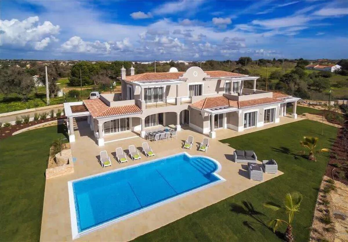 Villa Pinta new build 5 bedrooms golf views Lagos Algarve