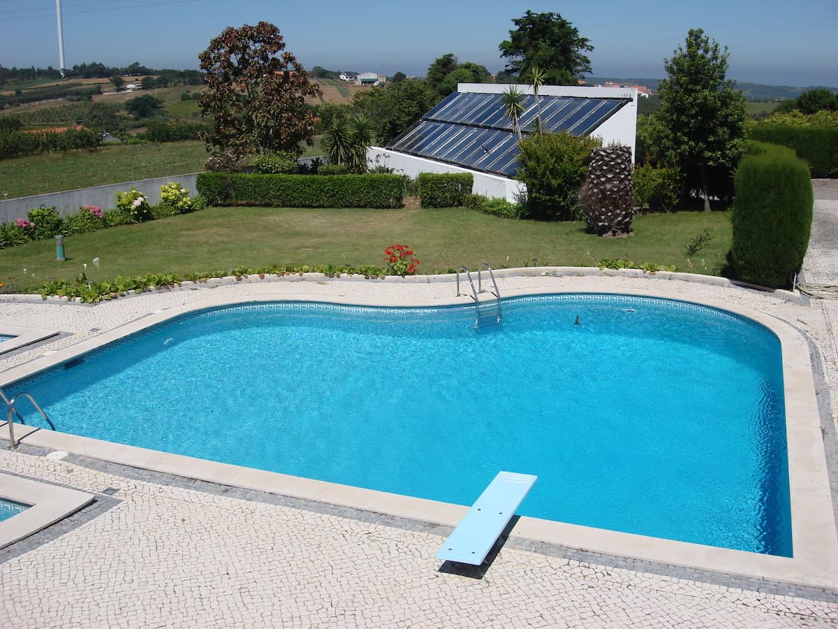 Villa with Private Pool and Tennis Court — Alcobaça