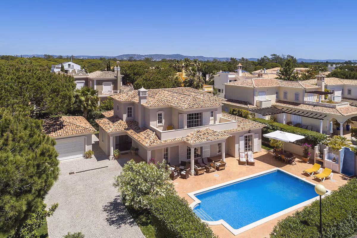 Varandas do Lago 4 bedroom villa heatable pool Quinta do Lago Algarve