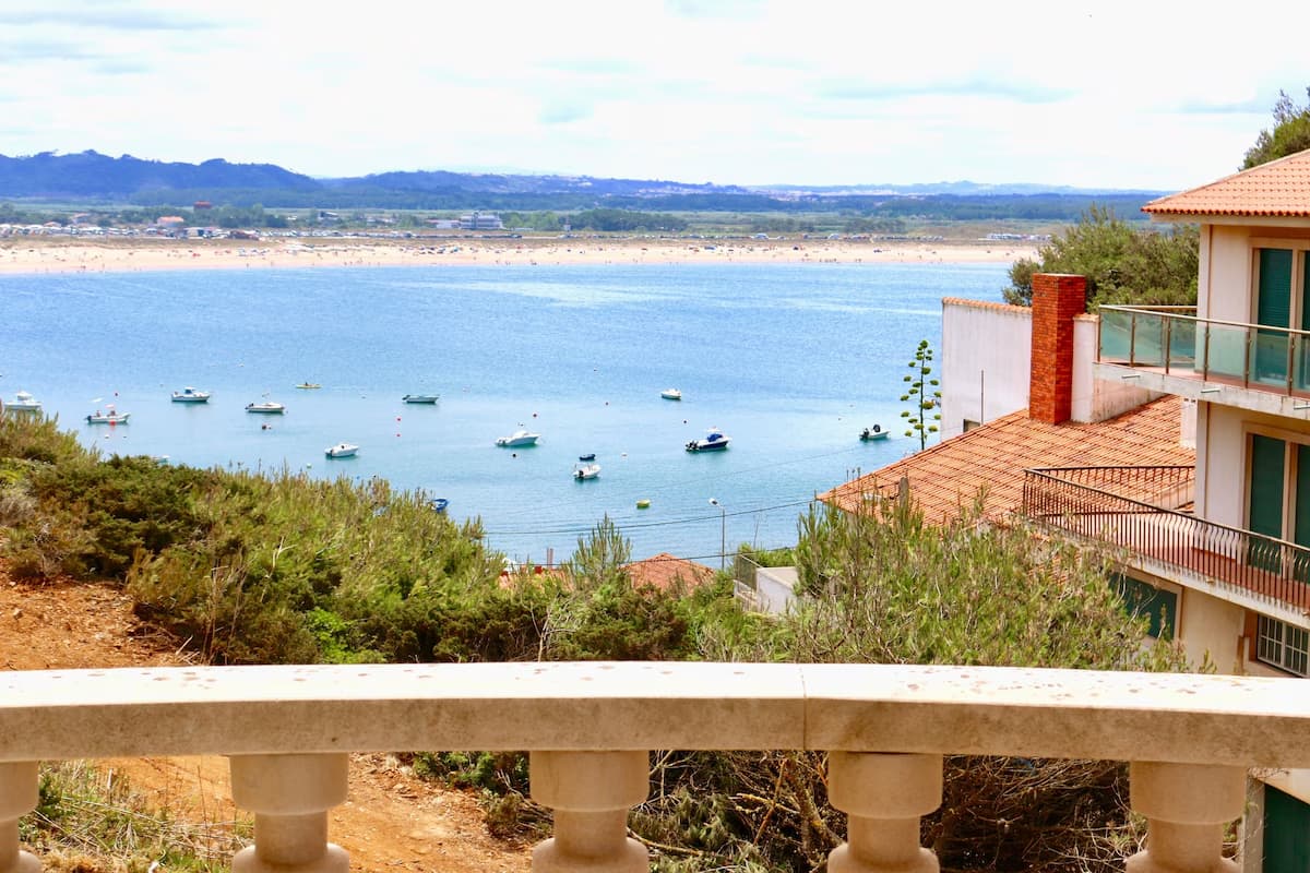 Lighthouse holiday home sea views São Martinho do Porto
