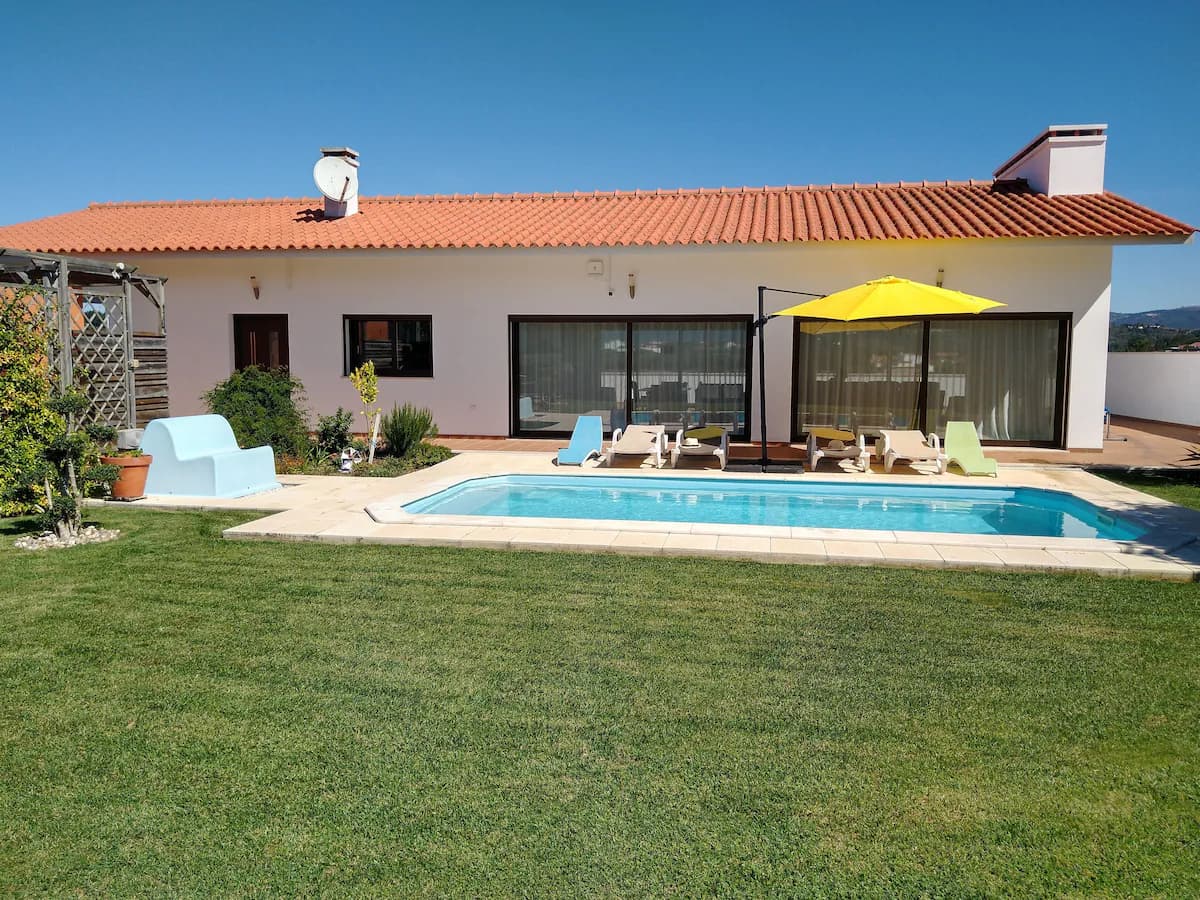 3 bedroom villa countryside views Alcobaça pool