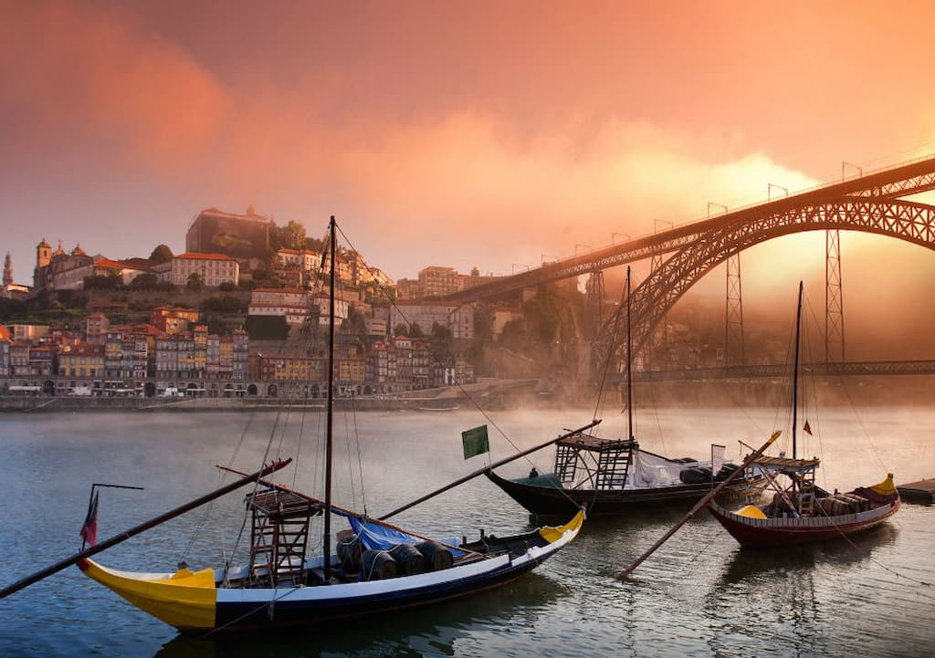 Porto — Ribeira riverside azulejo Portugal